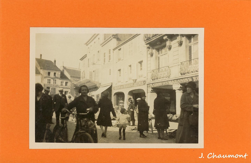 Remiremont en 1931 ~ Marché de la Grande Rue.JPG